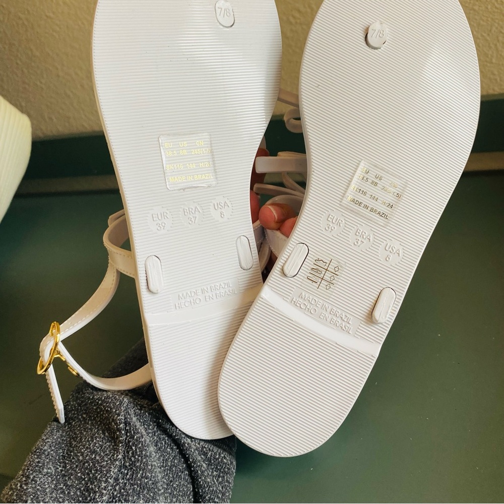 Women’s Size 8 (Euro Sz 39) Staurt Weitzman Felicity Bow Jelly Sandals In White - Picture 13 of 14